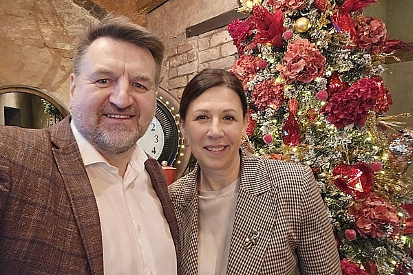 VIDEO intervija ar Sandru Sirmaci, kura ir Vecrīgas restorāna «Kaļķu vārti» vadītāja